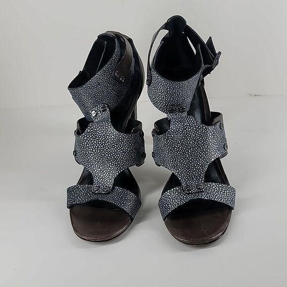 Tory Burch Teagan Stingray Brown Blue Leather Caged T Strap Sandal. - Picture 3 of 11